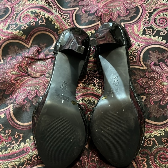 BCBG Peep Toe Pumps. Size 8.5! Color black. Leather upper! 4 inch heel! - Picture 3 of 11